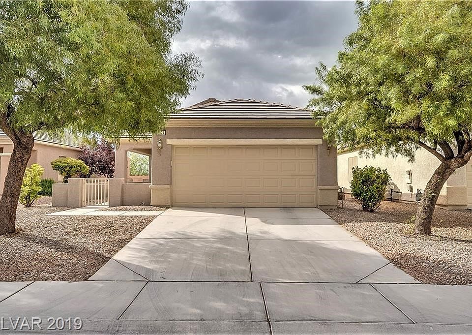 Welcome Home to your charming cottage located in Fabulous Sun City Anthem.