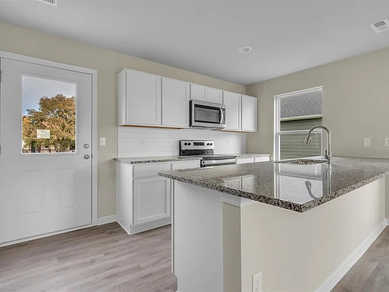 2706 S Cypress St — Photo 5