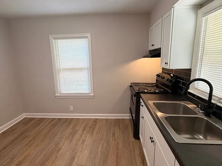 5015 Wellsworth Ave — Photo 11