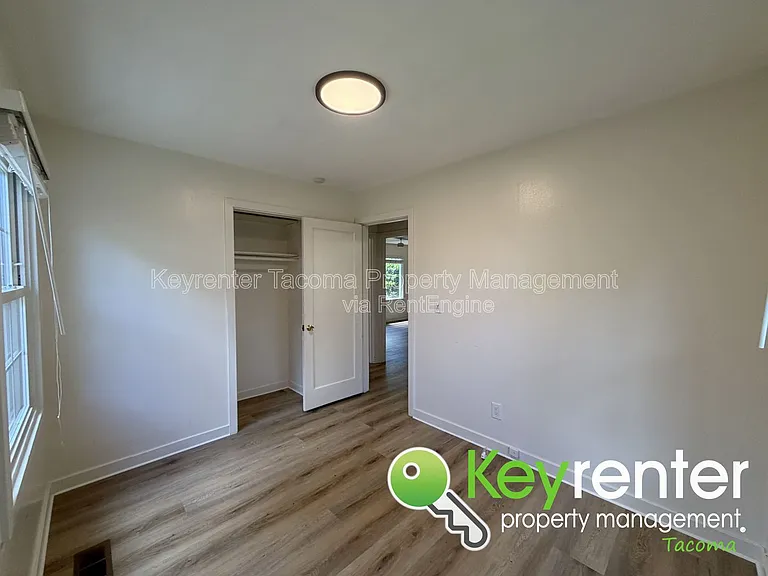 5321 N 42nd St — Photo 11