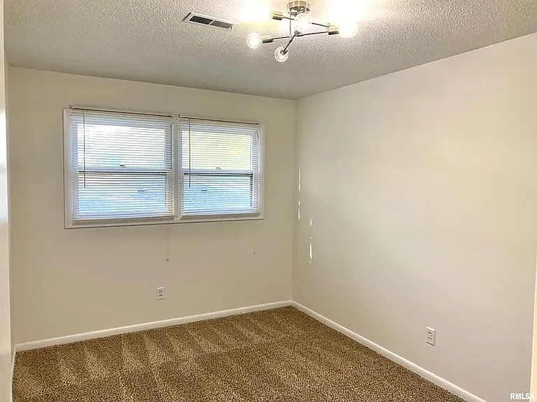 432 Amherst Dr — Photo 18