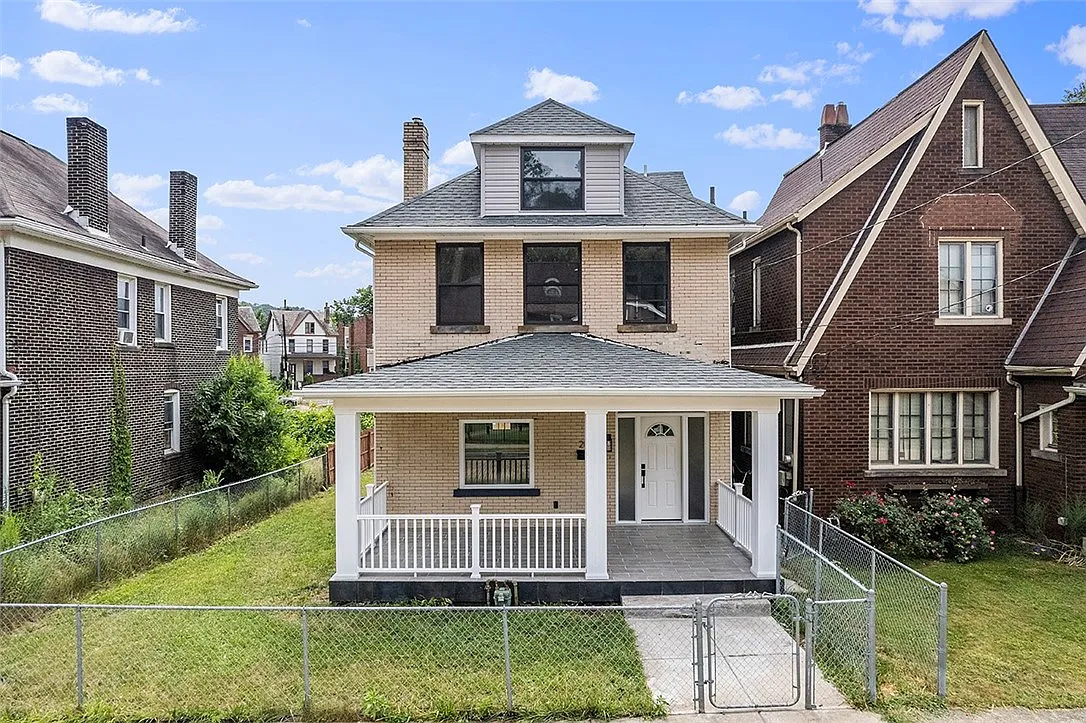 209 Greydon Ave photo 1