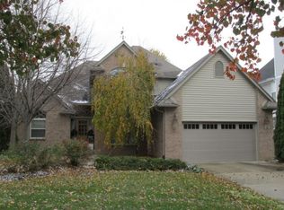 39098 Canterbury Dr, Harrison Township, MI 48045