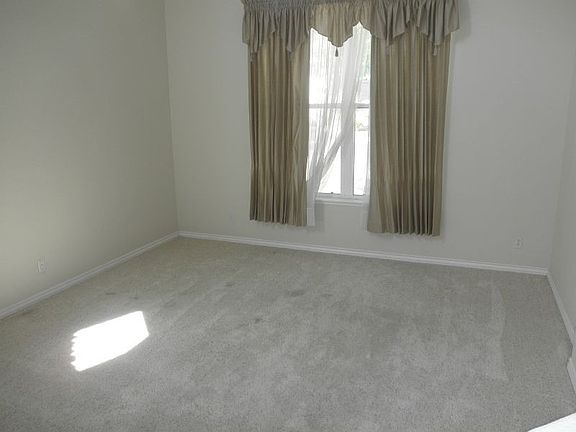 5th image of 19 Big Creek Ct