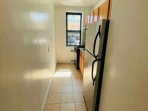 4th image of 4709 Skillman Ave #1