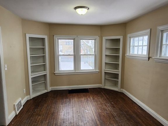 2nd image of 3599 Grosvenor Rd