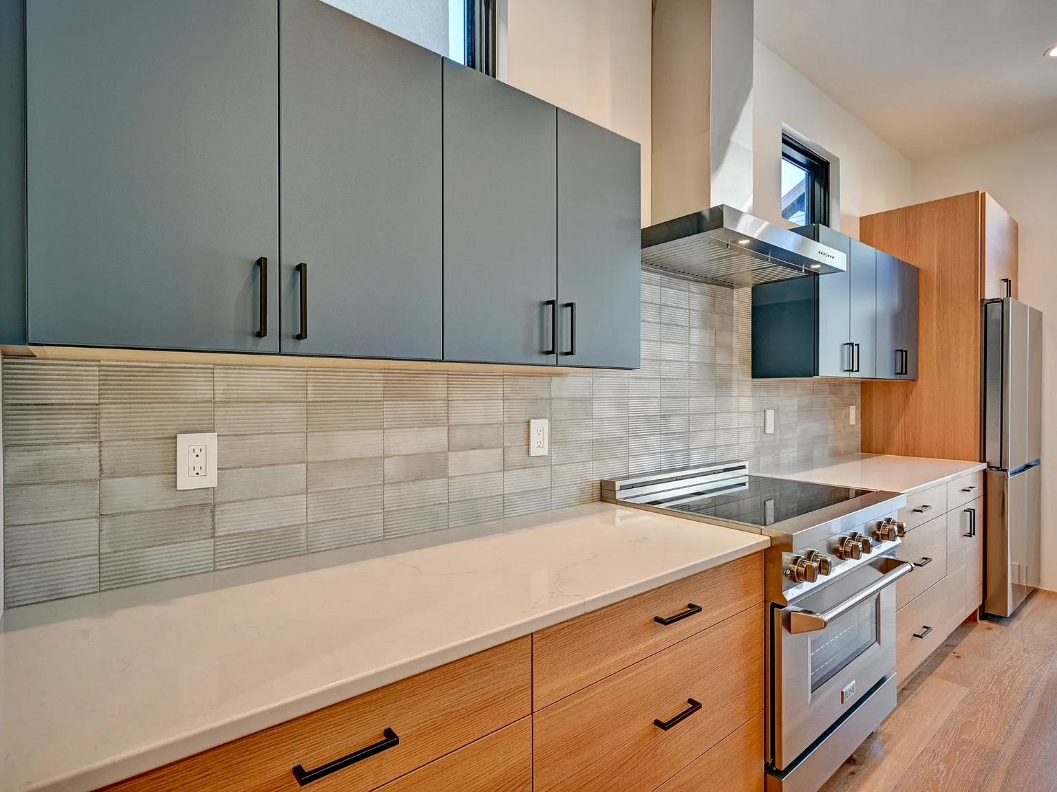 3 bed, 2.5 bath, 1977 sqft, $4,000 — Photo 4