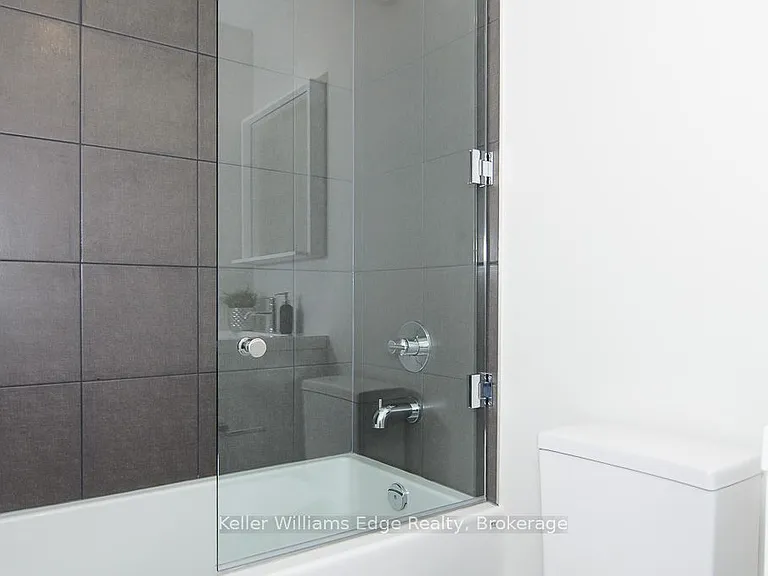 212 King William St #405 — Photo 19