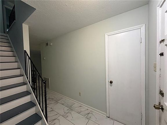 2nd image of 2124 Richland Ave APT C
