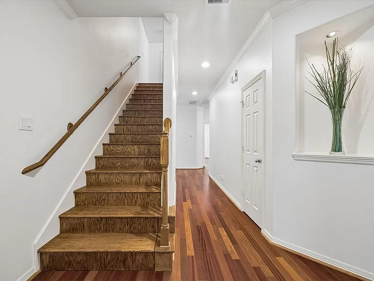 7608 Janak Dr — Photo 23