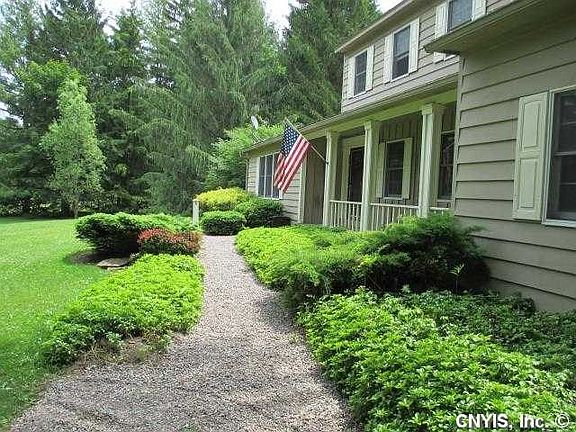 2nd image of 1934 Amnaste Ln