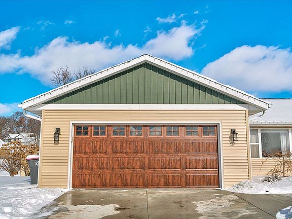 3rd image of 652 E Countryside Dr