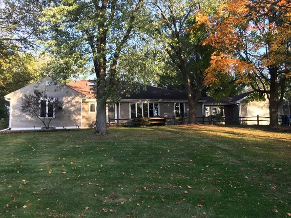 7045 Du Page Dr, Woodridge, IL 60517