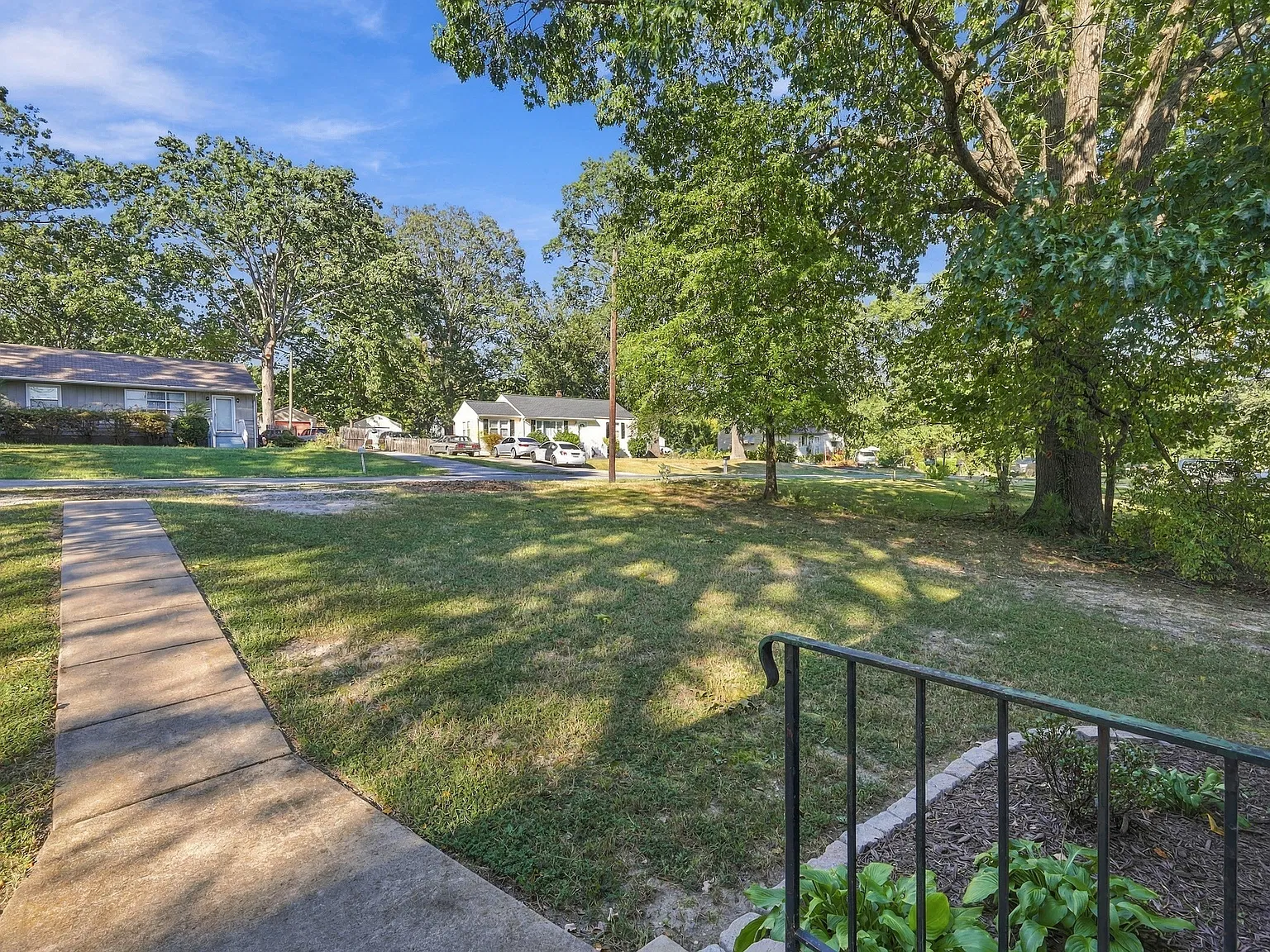 3 bed, 894 sqft, $2,050 — Photo 3