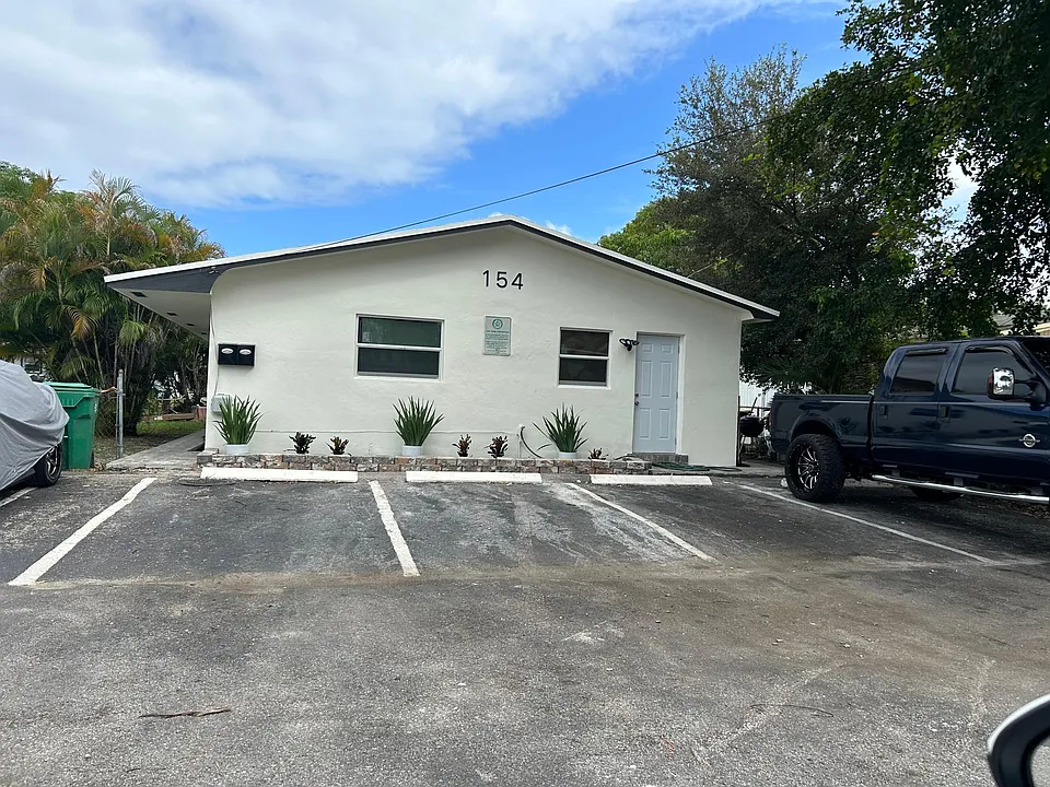 154 NW 14th Way #A