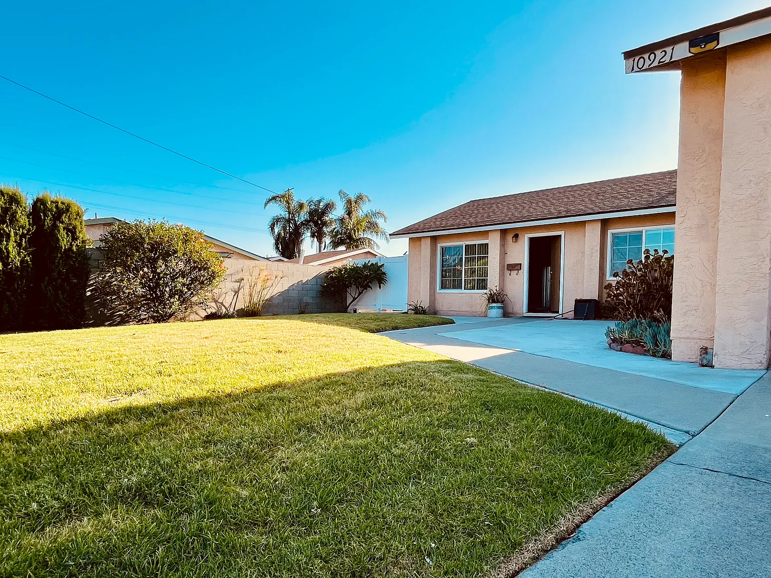 10921 Harcourt Ave — Photo 1