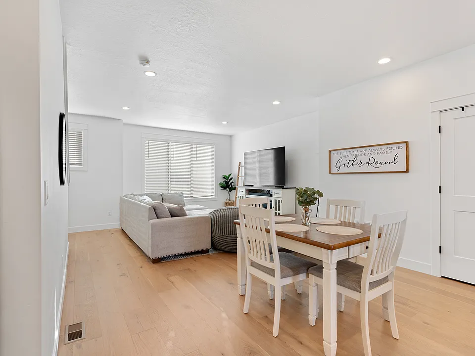 25 E Center St #64