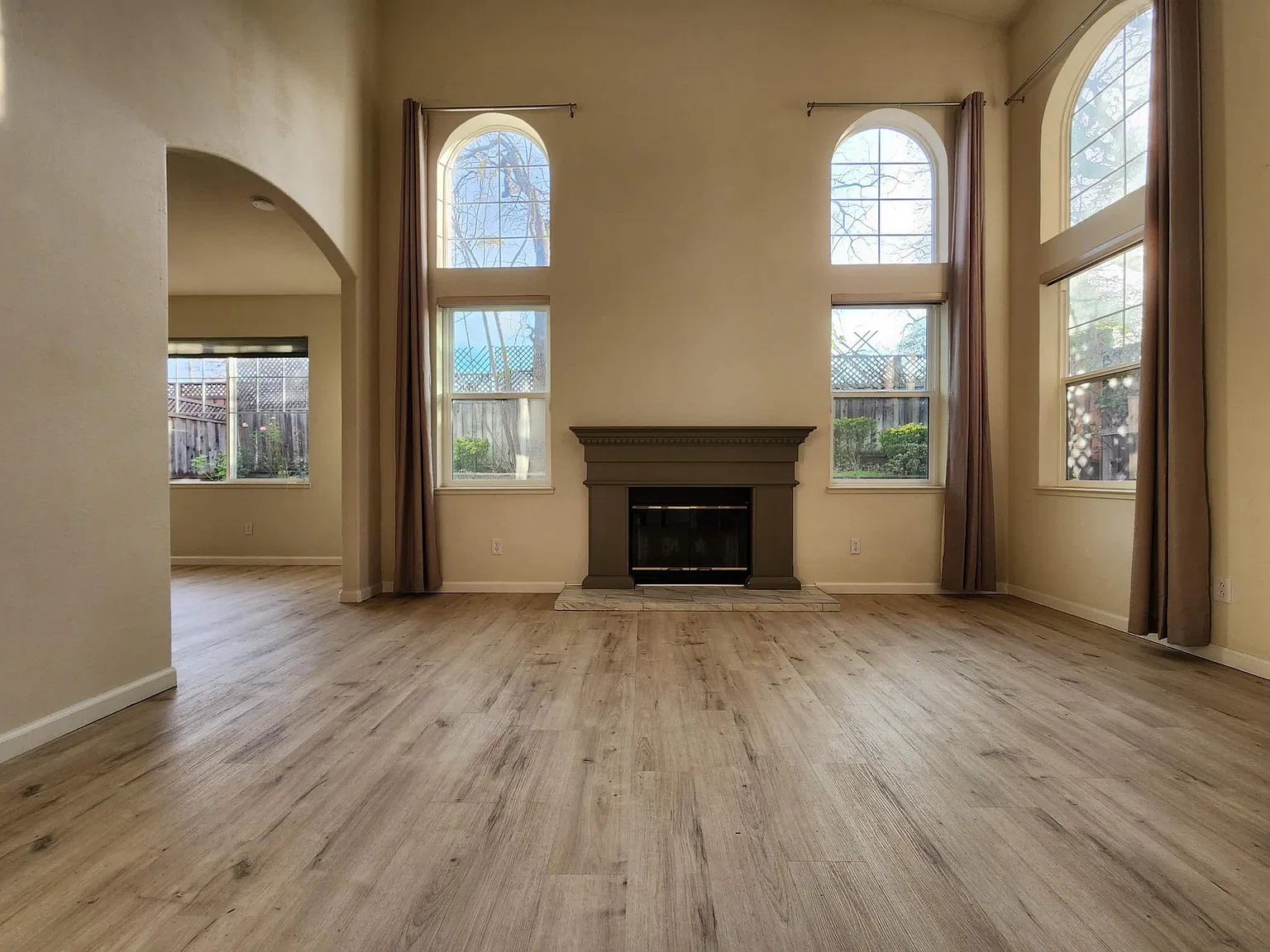 3 bed, 2.5 bath, 1580 sqft, $4,600 — Photo 3