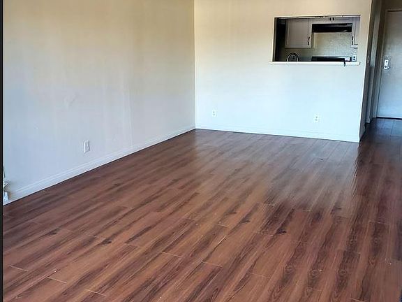 4th image of 3757 Kelton Ave #104