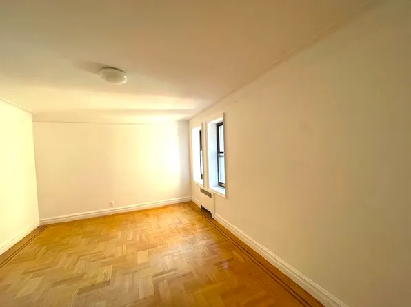 71 Ocean Parkway image 4 of 9