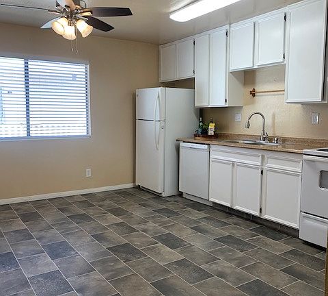 Spacious dine-in kitchen
