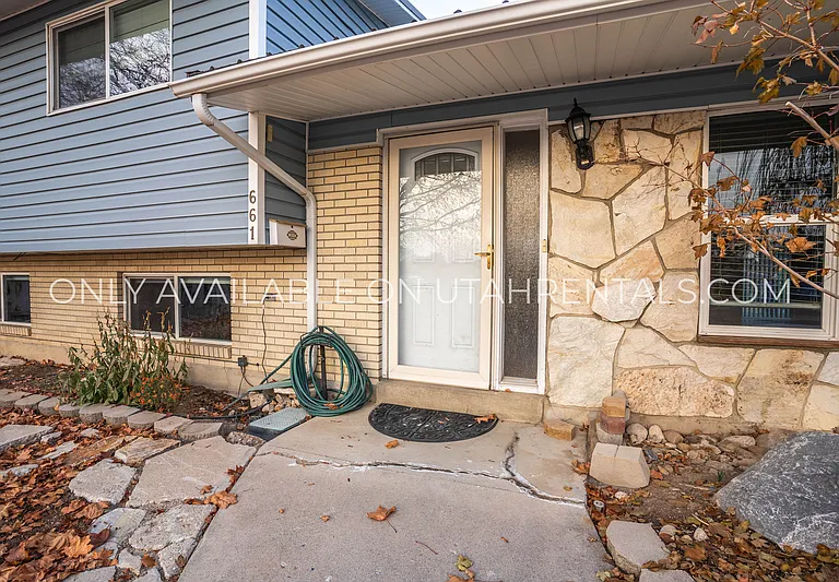 661 E 60th Cir N — Photo 3