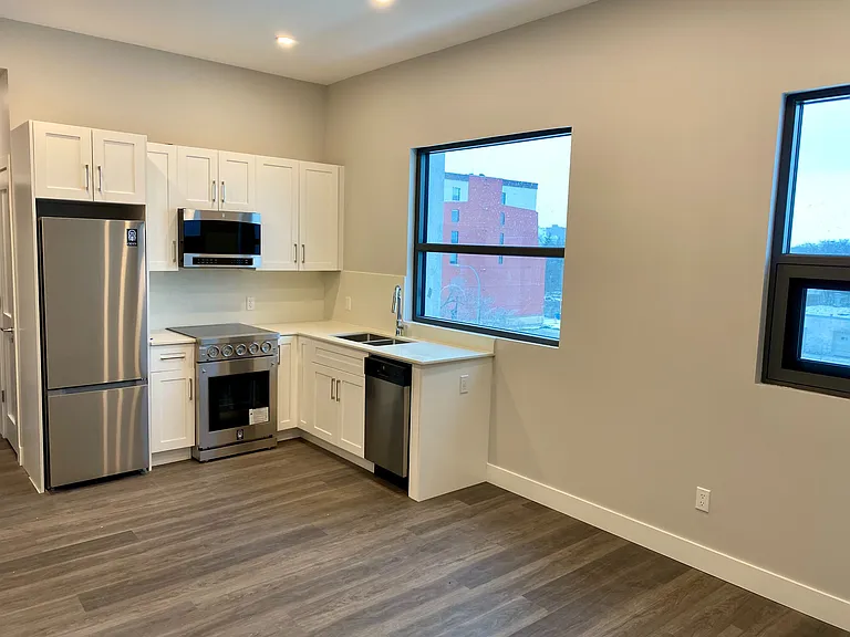 174 Provencher Blvd — Photo 5