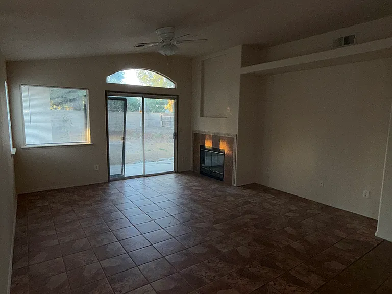 5765 N Ivanhoe Ave — Photo 5