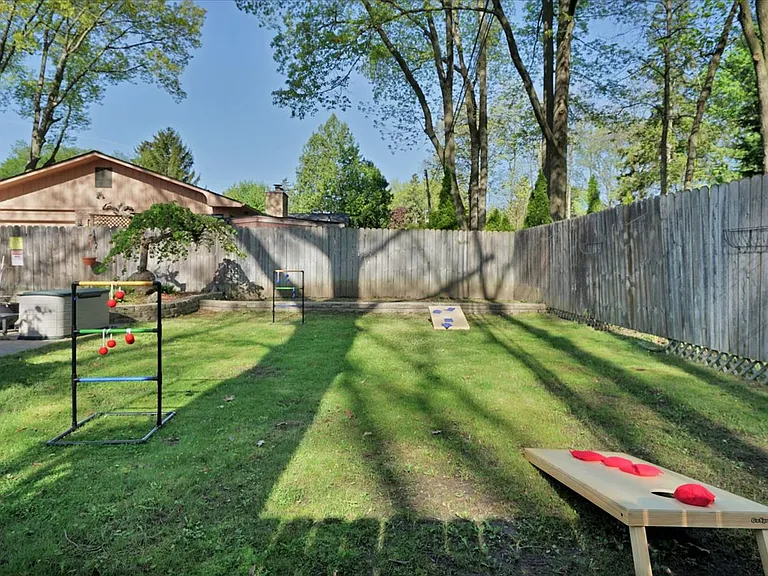 457 E Hurst Dr — Photo 25