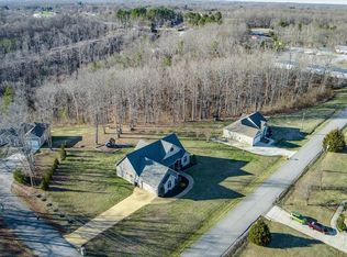180 Treasure Hill Dr, Smithville, TN 37166