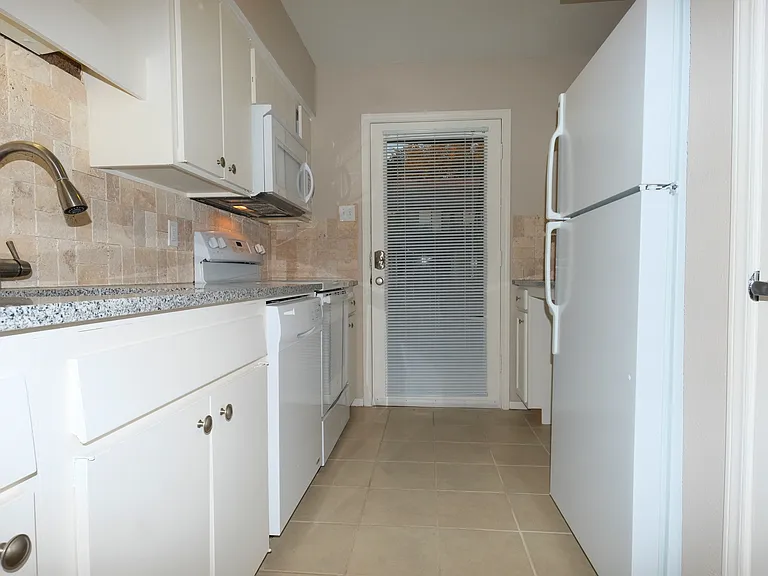 7727 Meadow Park Dr #111 — Photo 18