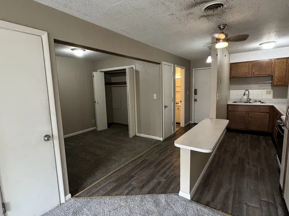 230 W 3rd St, Davenport, IA