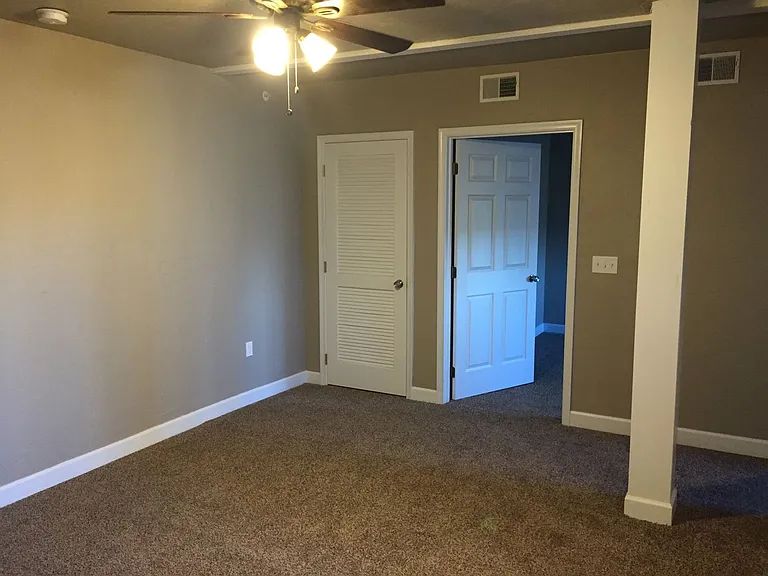 Elm Terrace Apartments — Photo 11
