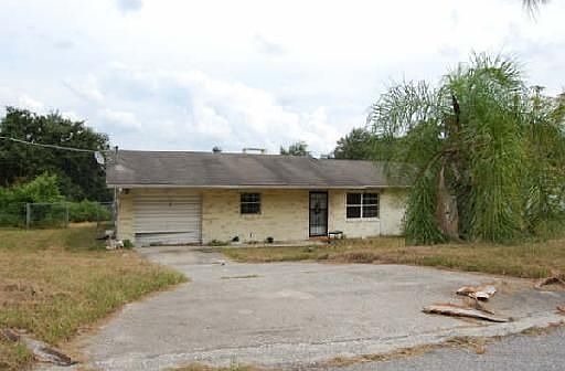 2nd image of 408 Lake Elizabeth Dr