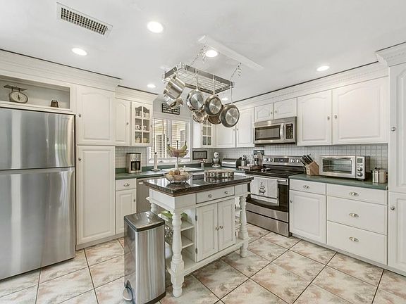 5th image of 37 Sherwood Ave
