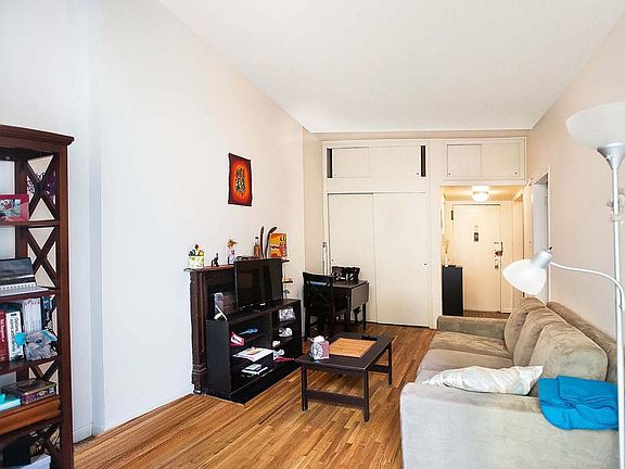 3rd image of 65 W 85th St APT 3B