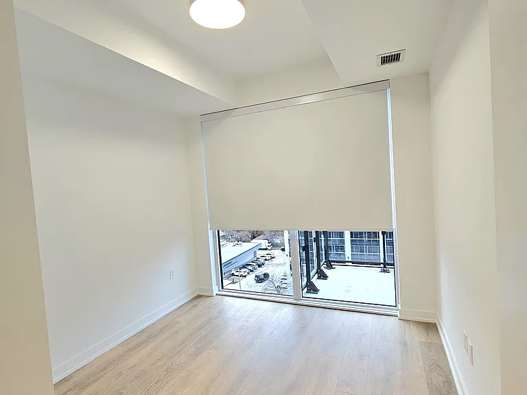 1037 The Queensway #720 — Photo 9