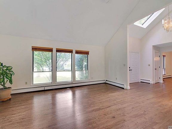 5th image of 33 Brookhaven Blvd