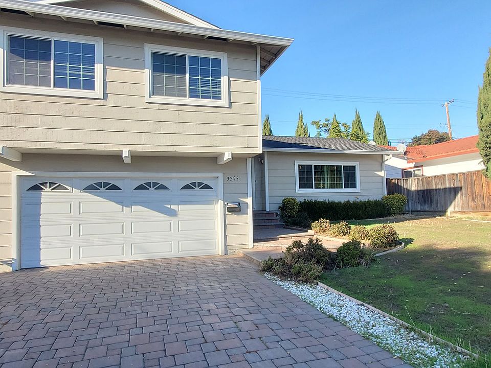 1st image of 3253 Desertwood Ln