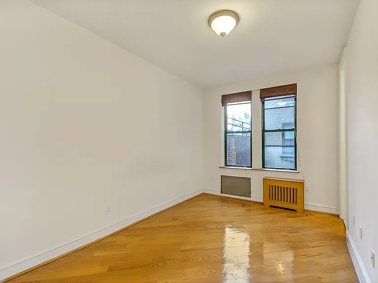 226 E 70th St #5B — Photo 4