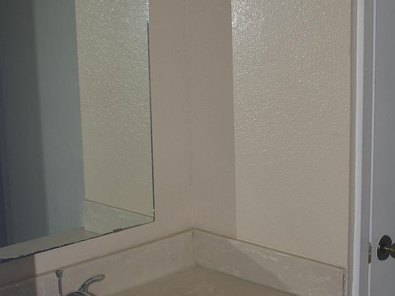 5th image of 818 N 27th St APT 9