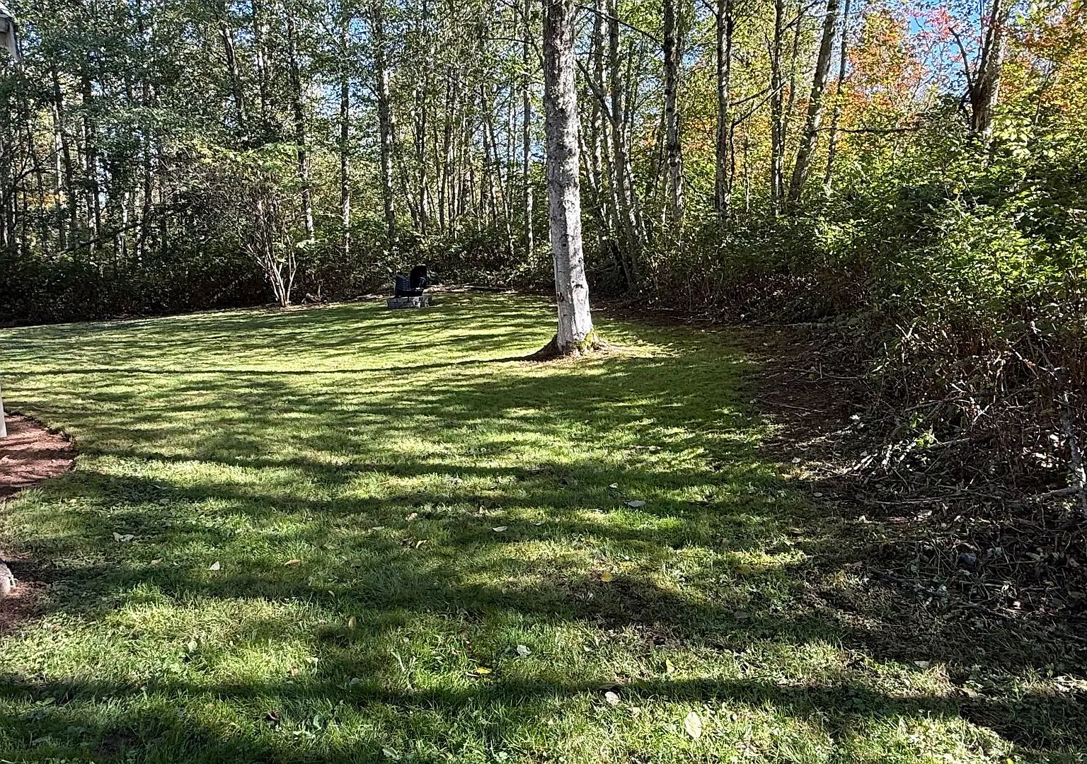 Private 5-Bedroom Home on Spacious, Landscaped Property — Photo 2