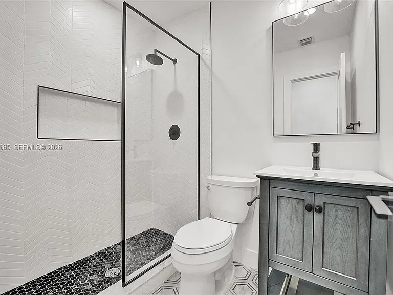 915 NW 7th St — Photo 20