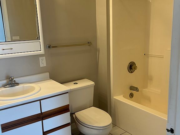 4th image of 193 W Mill St #193