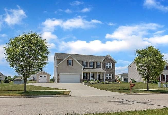 1st image of 128 Autumn Wood Dr