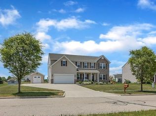 128 Autumn Wood Dr, Pataskala, OH 43062
