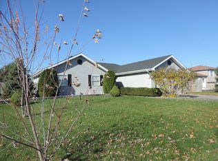 915 Meadowbrook Rd, Elwood, IL 60421