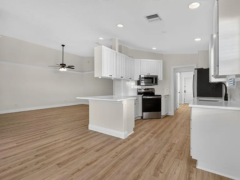 3546 SE Glacier Ter — Photo 17