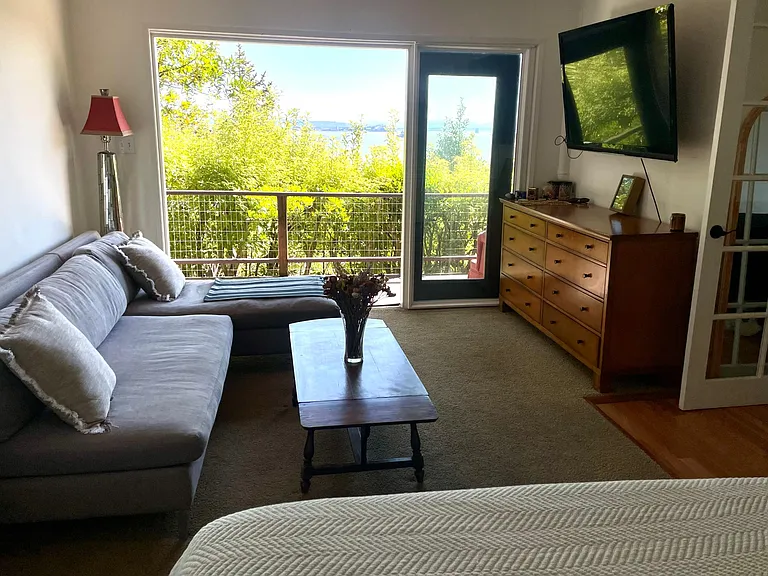 550 Sausalito Blvd #C — Photo 1