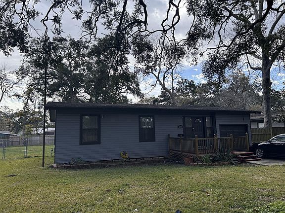 2nd image of 206 Camellia St